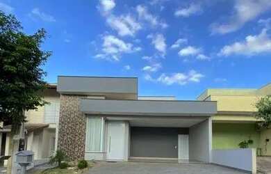 Imagem: A casa em condomínio possui 3 Dormitórios, 1 Banheiro, 4 Vagas