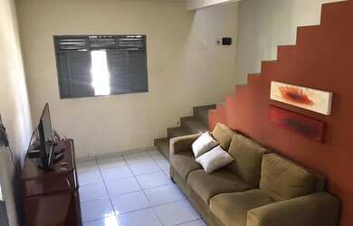 Imagem: A casa possui 5 Dormitórios, 3 Banheiros, 1 Vaga na garagem