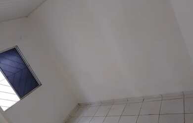 Imagem: A casa possui 3 Dormitórios, 1 Banheiro, 1 Vaga na garagem