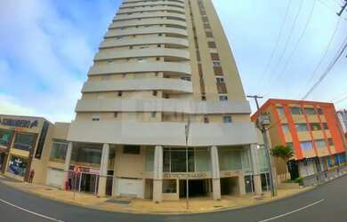 Imagem: O apartamento possui 3 Dormitórios, 1 Banheiro, 2 Vagas na