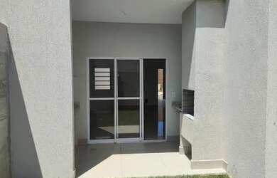 Imagem: A casa em condomínio possui 3 Dormitórios, 2 Banheiros, 2