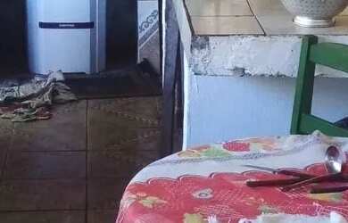 Imagem: A casa possui 3 Dormitórios, 1 Banheiro e 100m² de Área e