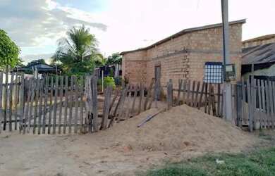 Imagem: A casa possui 1 Dormitório, 1 Banheiro e está localizado