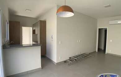 Imagem: A casa em condomínio possui 3 Dormitórios, 4 Banheiros, 2