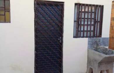 Imagem: A casa possui 2 Dormitórios, 1 Banheiro e está localizado