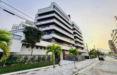 Imagem: O apartamento possui 4 Dormitórios, 3 Banheiros, 2 Vagas na