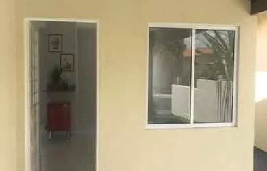 Imagem: A casa possui 2 Dormitórios, 1 Banheiro, 1 Vaga na garagem