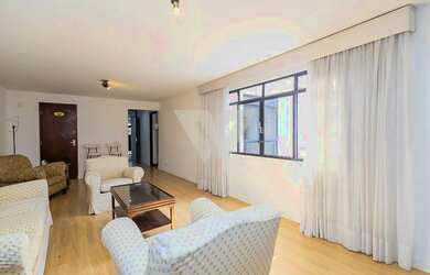 Imagem: A casa possui 4 Dormitórios, 3 Banheiros, 2 Vagas na garagem