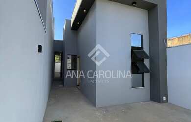 Imagem: A casa possui 3 Dormitórios, 1 Banheiro, 1 Vaga na garagem