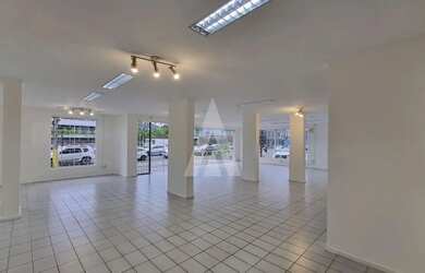 Imagem 6: Loja comercial com 4 salas, cozinha, 4 lavabos e estacionamento frontal...