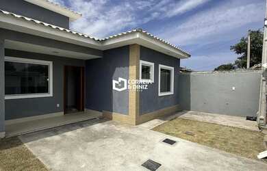 Imagem: A casa possui 2 Dormitórios, 2 Banheiros, 2 Vagas na garagem