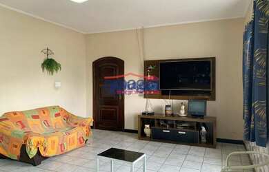 Imagem: A casa possui 3 Dormitórios, 3 Banheiros, 3 Vagas na garagem