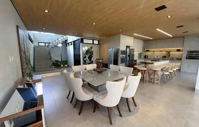 Imagem: A casa em condomínio possui 4 Dormitórios, 5 Banheiros, 4