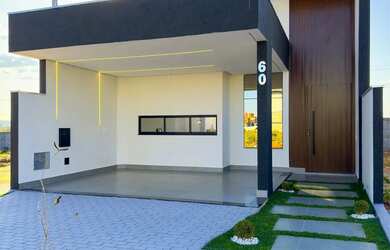 Imagem: A casa possui 3 Dormitórios, 2 Banheiros, 2 Vagas na garagem