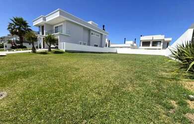 Imagem: O terreno possui 10m² de Área e está localizado em Laranjal