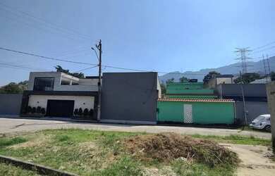 Imagem: O terreno possui 240m² de Área e está localizado em Campo