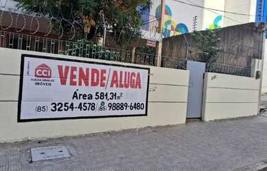 Imagem: A casa possui 5 Dormitórios, 4 Banheiros, 5 Vagas na garagem