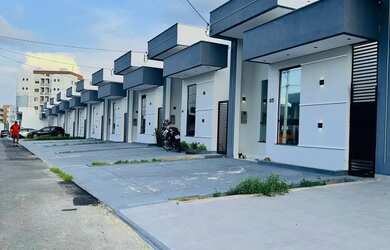 Imagem: A casa em condomínio à venda possui 2 Dormitórios, 2 Banheiros