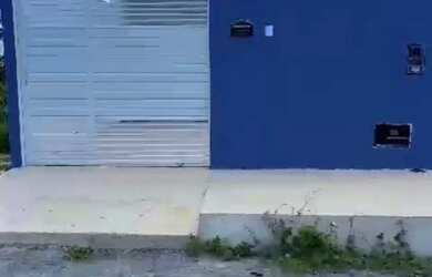 Imagem: A casa possui 2 Dormitórios e 1 Banheiro e está localizado