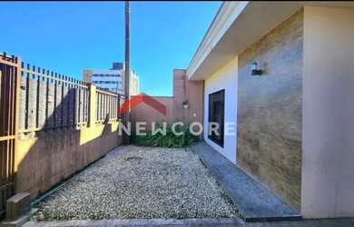 Imagem: A casa possui 3 Dormitórios, 3 Banheiros, 2 Vagas na garagem