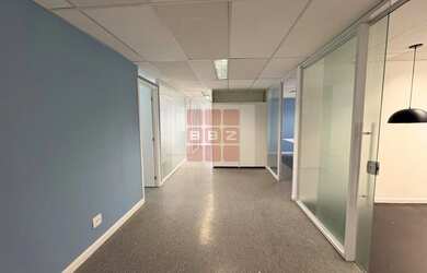 Imagem: O depósito possui 2 Vagas na garagem, 120m² de Área e está