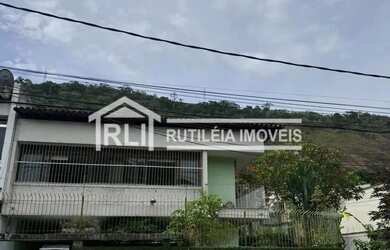 Imagem: A casa possui 5 Dormitórios, 5 Banheiros, 2 Vagas na garagem