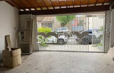 Imagem: A casa possui 3 Dormitórios, 4 Banheiros, 2 Vagas na garagem