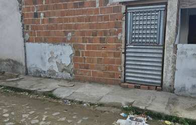 Imagem: A casa possui 2 Dormitórios, 1 Banheiro e está localizado