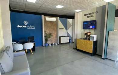 Imagem: O depósito possui 3 Vagas na garagem, 100m² de Área e está