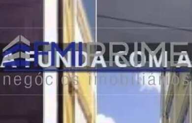 Imagem: O depósito possui 5 Vagas na garagem e 1015m² de Área e está