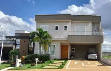 Imagem: A casa em condomínio possui 3 Dormitórios, 1 Banheiro, 2 Vagas