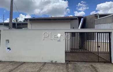 Imagem: A casa possui 3 Dormitórios, 1 Banheiro, 2 Vagas na garagem