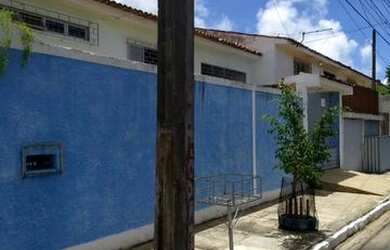 Imagem: A casa possui 4 Dormitórios, 3 Banheiros, 1 Vaga na garagem