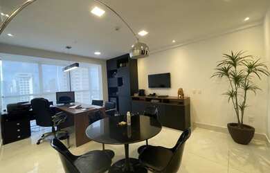 Imagem: O studio possui 1 Dormitório, 1 Banheiro, 30m² de Área e