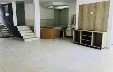 Imagem 12: Casa a venda em bairro nobre