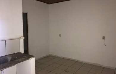 Imagem: Kitnet com quintal e garagem