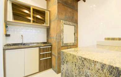 Imagem: A casa possui 3 Dormitórios, 3 Banheiros, 3 Vagas na garagem