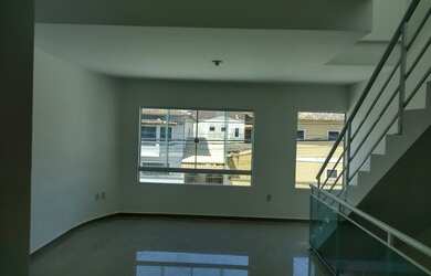 Imagem: A casa possui 2 Dormitórios, 3 Banheiros, 2 Vagas na garagem