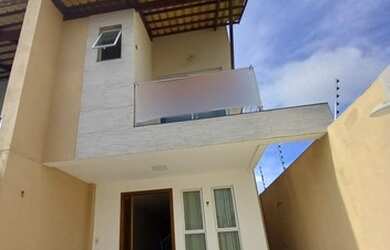 Imagem: A casa possui 3 Dormitórios, 1 Banheiro, 2 Vagas na garagem