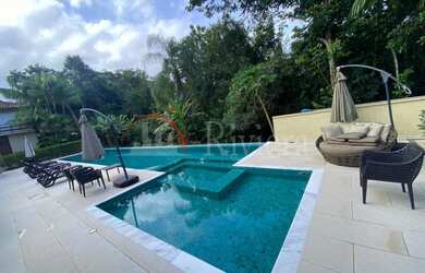 Imagem: A casa em condomínio possui 4 Dormitórios, 4 Banheiros, 2