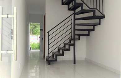 Imagem: A casa possui 2 Dormitórios, 1 Banheiro, 2 Vagas na garagem