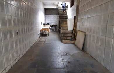 Imagem: O depósito possui 200m² de Área e está localizado em Campo