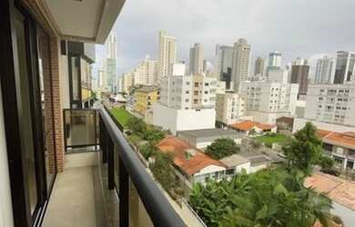 Imagem: O apartamento possui 2 Dormitórios, 1 Banheiro, 2 Vagas na