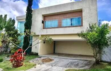 Imagem: A casa em condomínio possui 5 Dormitórios, 5 Banheiros, 4