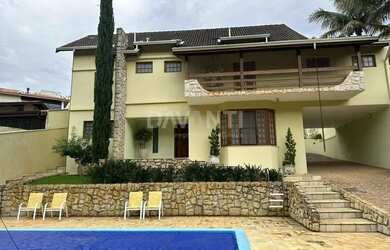 Imagem: A casa em condomínio possui 5 Dormitórios, 5 Banheiros, 5