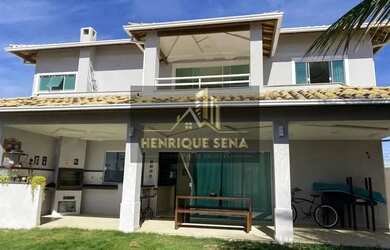 Imagem: A casa possui 3 Dormitórios, 3 Banheiros, 4 Vagas na garagem