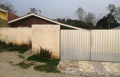 Imagem: A casa possui 2 Dormitórios, 1 Banheiro, 2 Vagas na garagem