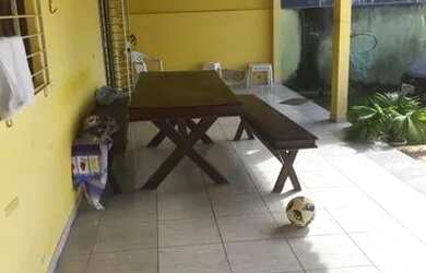 Imagem: A casa possui 3 Dormitórios, 3 Banheiros, 2 Vagas na garagem