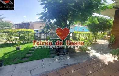 Imagem: A casa possui 4 Dormitórios, 2 Banheiros, 1 Vaga na garagem