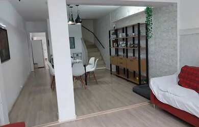 Imagem: A casa possui 3 Dormitórios, 1 Banheiro, 1 Vaga na garagem